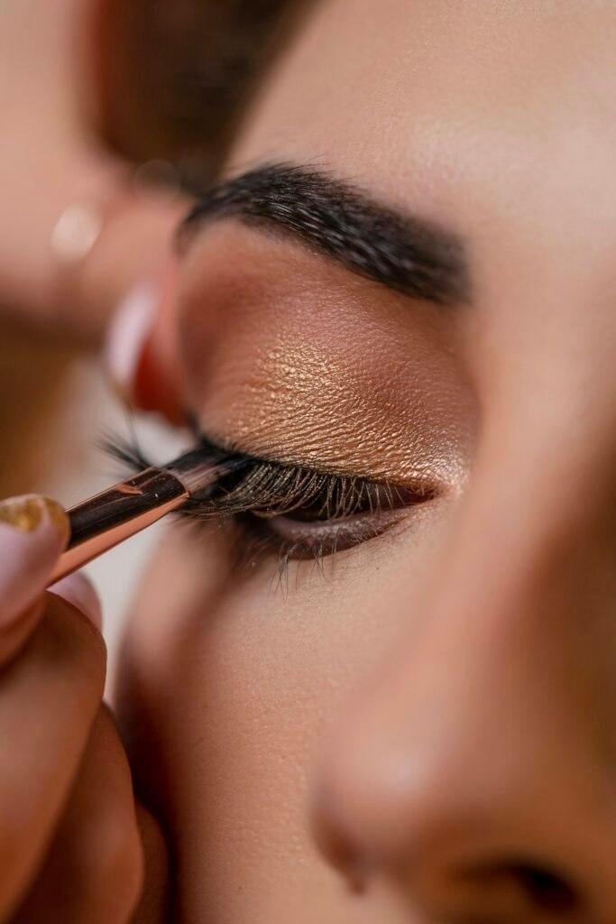Teinture des cils : ce qu&rsquo;il faut savoir avant votre premier rendez-vous